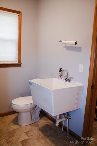 1086 Carters Ridge Road, Spruce Pine, NC 28777