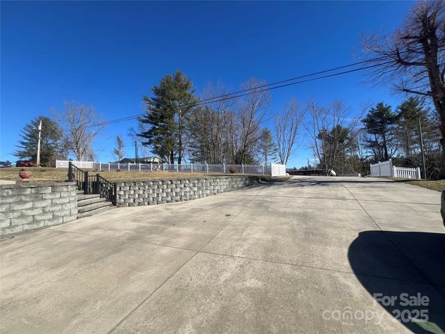 1086 Carters Ridge Road, Spruce Pine, NC 28777