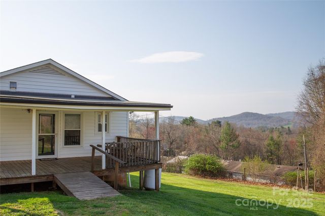 1086 Carters Ridge Road, Spruce Pine, NC 28777