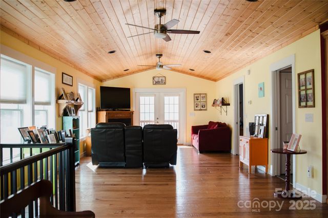 1086 Carters Ridge Road, Spruce Pine, NC 28777