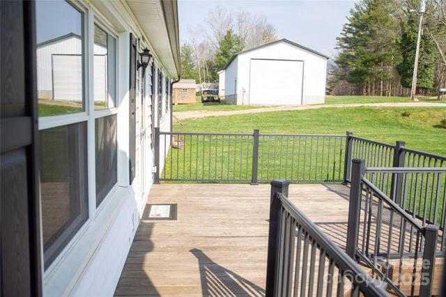 1086 Carters Ridge Road, Spruce Pine, NC 28777
