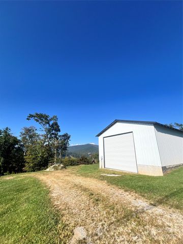 1086 Carters Ridge Road, Spruce Pine, NC 28777