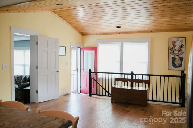 1086 Carters Ridge Road, Spruce Pine, NC 28777