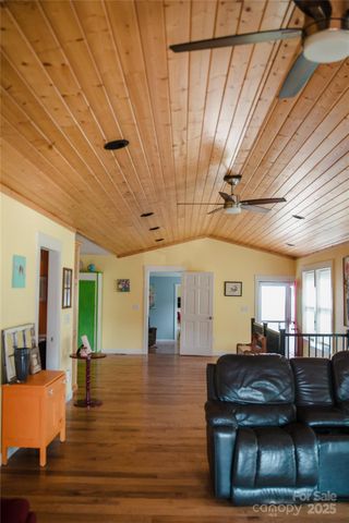 1086 Carters Ridge Road, Spruce Pine, NC 28777