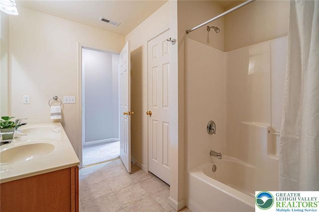 5633 Kart Drive, Allentown City, PA 18106