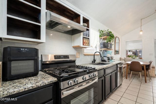 6233 GRACE MADRILES Place, El Paso, TX 79932