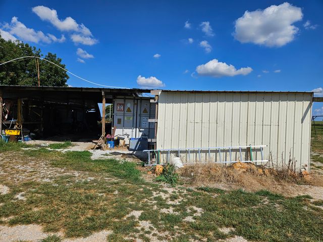 21759 Lawrence 2172, Aurora, MO 65605