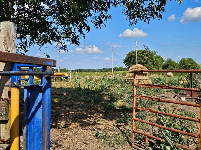 21759 Lawrence 2172, Aurora, MO 65605