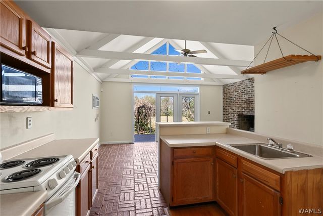 13 Hillcrest, Tuscaloosa, AL 35401