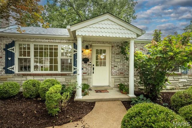 1119 Cheshire Lane, St Louis, MO 63119