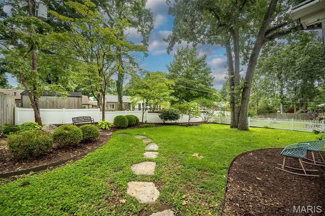 1119 Cheshire Lane, St Louis, MO 63119