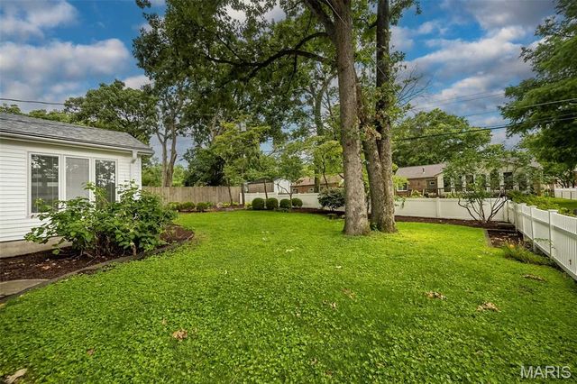 1119 Cheshire Lane, St Louis, MO 63119