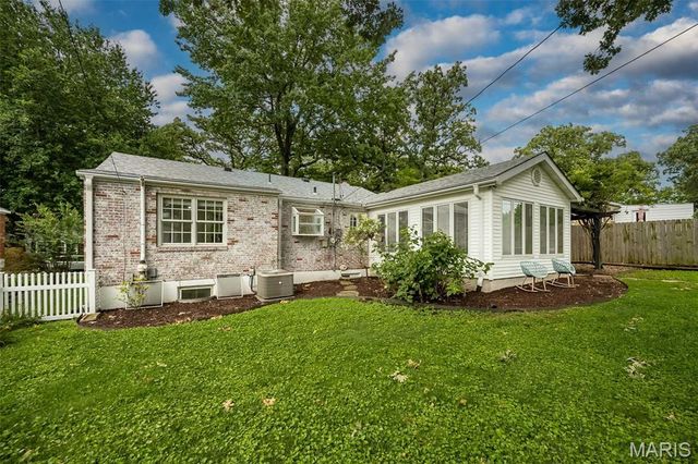 1119 Cheshire Lane, St Louis, MO 63119