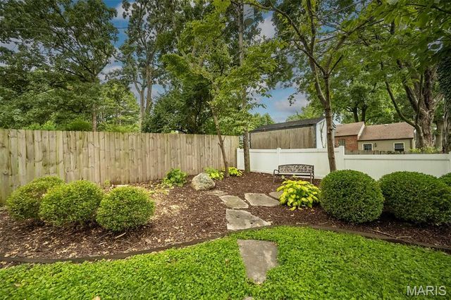 1119 Cheshire Lane, St Louis, MO 63119