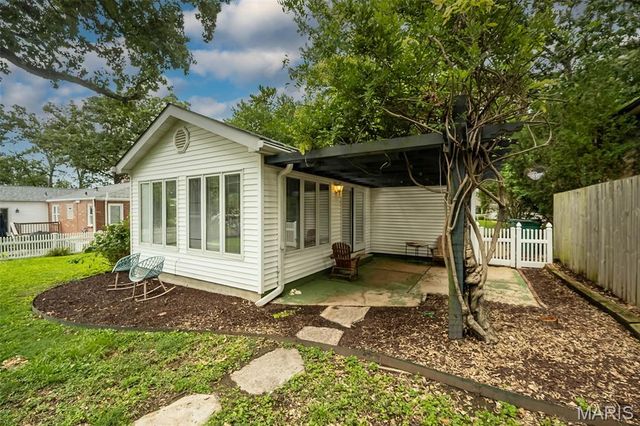 1119 Cheshire Lane, St Louis, MO 63119