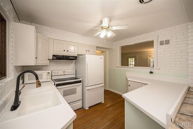 1119 Cheshire Lane, St Louis, MO 63119