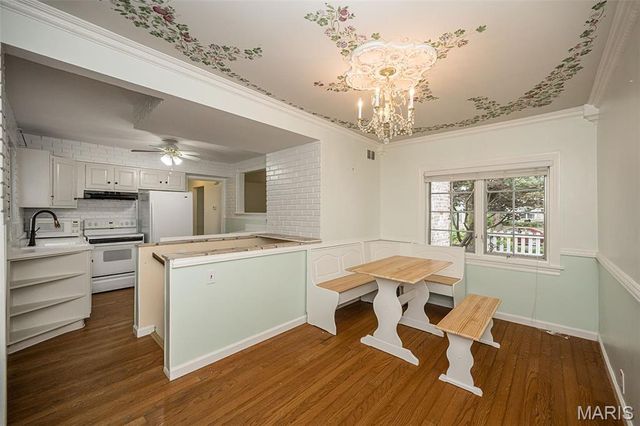 1119 Cheshire Lane, St Louis, MO 63119