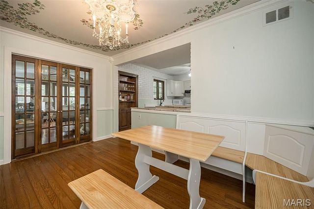 1119 Cheshire Lane, St Louis, MO 63119