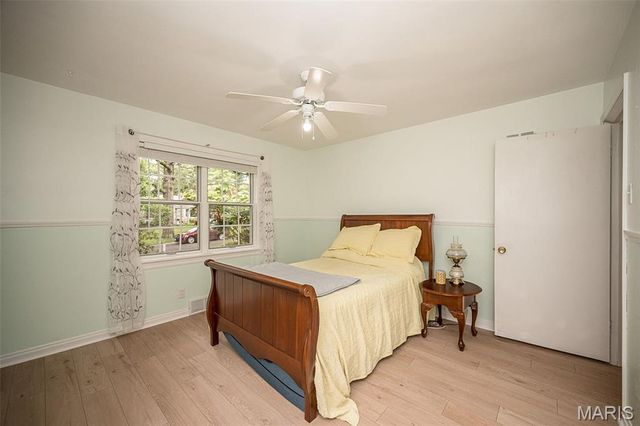 1119 Cheshire Lane, St Louis, MO 63119