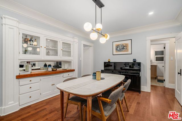 7030 De Longpre Avenue, Los Angeles, CA 90028