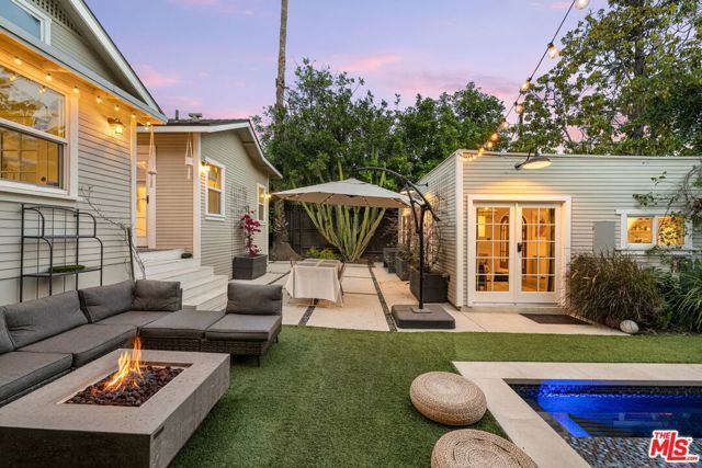 7030 De Longpre Avenue, Los Angeles, CA 90028