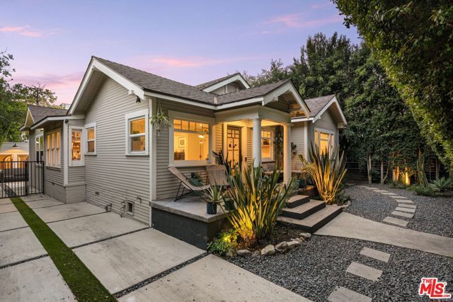 7030 De Longpre Avenue, Los Angeles, CA 90028
