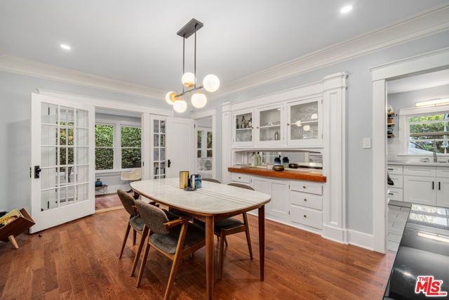 7030 De Longpre Avenue, Los Angeles, CA 90028