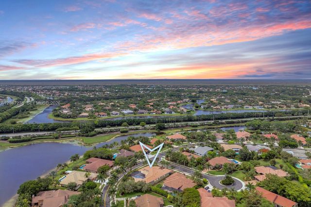 392 Coconut Cir, Weston, FL 33326