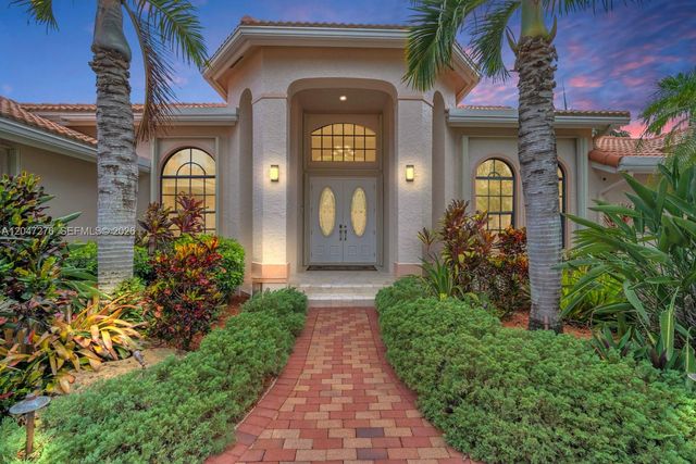 392 Coconut Cir, Weston, FL 33326