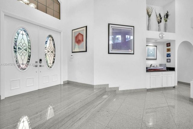 392 Coconut Cir, Weston, FL 33326