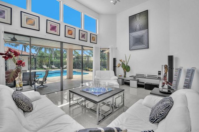 392 Coconut Cir, Weston, FL 33326