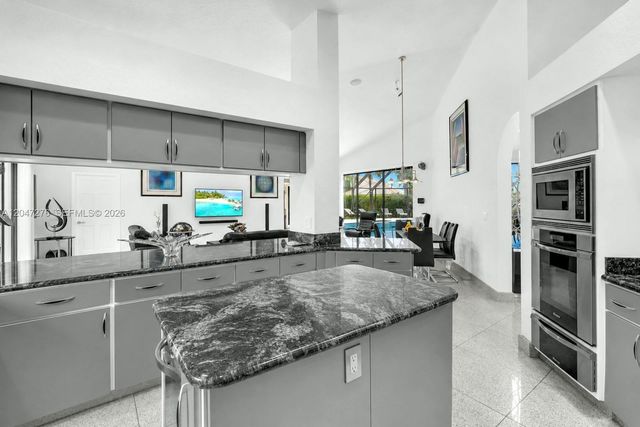 392 Coconut Cir, Weston, FL 33326