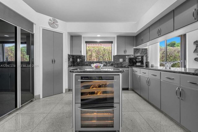392 Coconut Cir, Weston, FL 33326