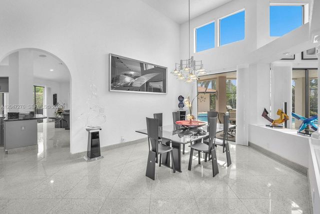 392 Coconut Cir, Weston, FL 33326