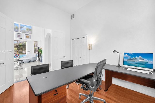 392 Coconut Cir, Weston, FL 33326