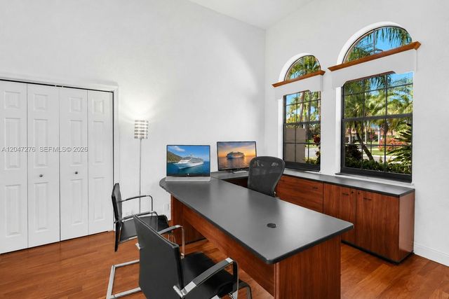 392 Coconut Cir, Weston, FL 33326