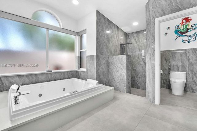 392 Coconut Cir, Weston, FL 33326