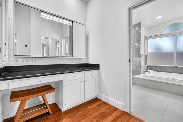 392 Coconut Cir, Weston, FL 33326