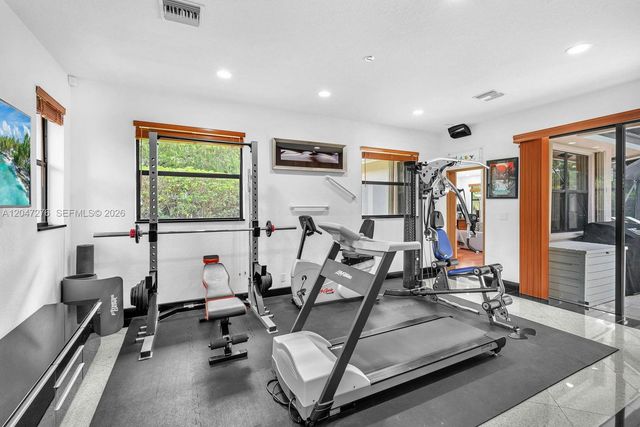 392 Coconut Cir, Weston, FL 33326