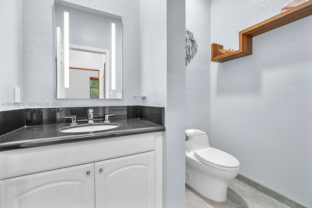 392 Coconut Cir, Weston, FL 33326