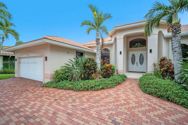 392 Coconut Cir, Weston, FL 33326