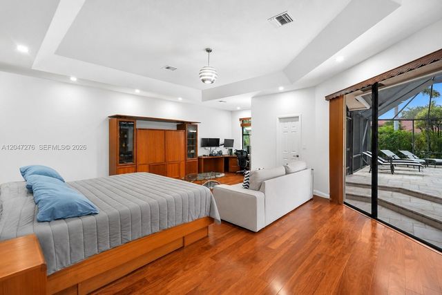 392 Coconut Cir, Weston, FL 33326