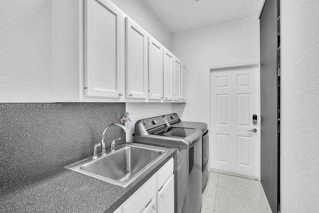392 Coconut Cir, Weston, FL 33326