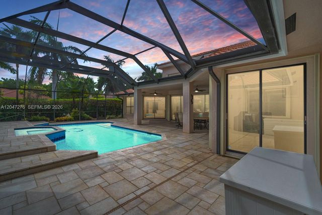 392 Coconut Cir, Weston, FL 33326