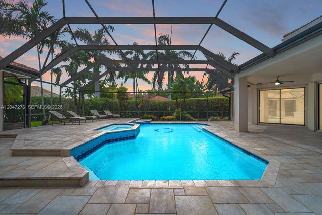 392 Coconut Cir, Weston, FL 33326