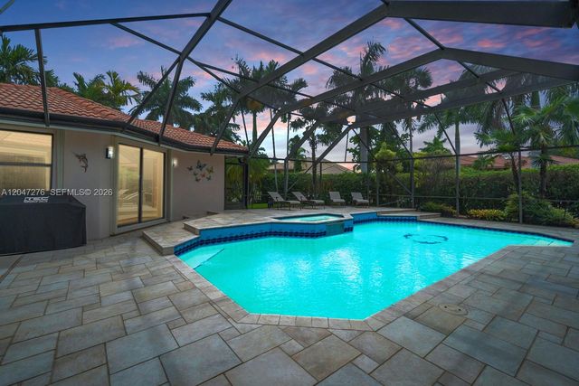 392 Coconut Cir, Weston, FL 33326