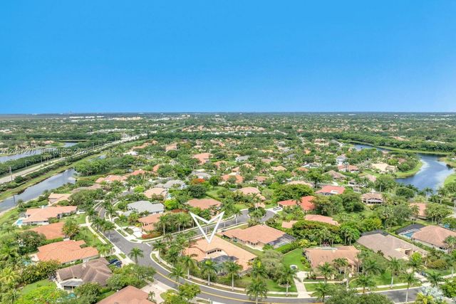 392 Coconut Cir, Weston, FL 33326