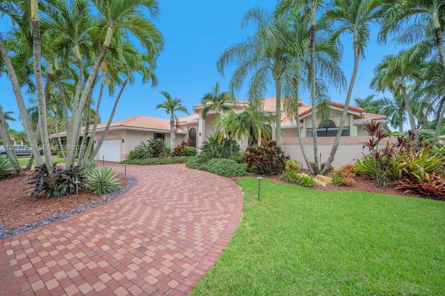 392 Coconut Cir, Weston, FL 33326