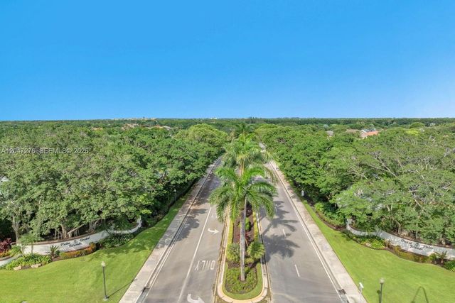 392 Coconut Cir, Weston, FL 33326