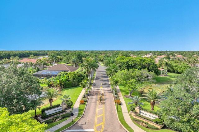 392 Coconut Cir, Weston, FL 33326